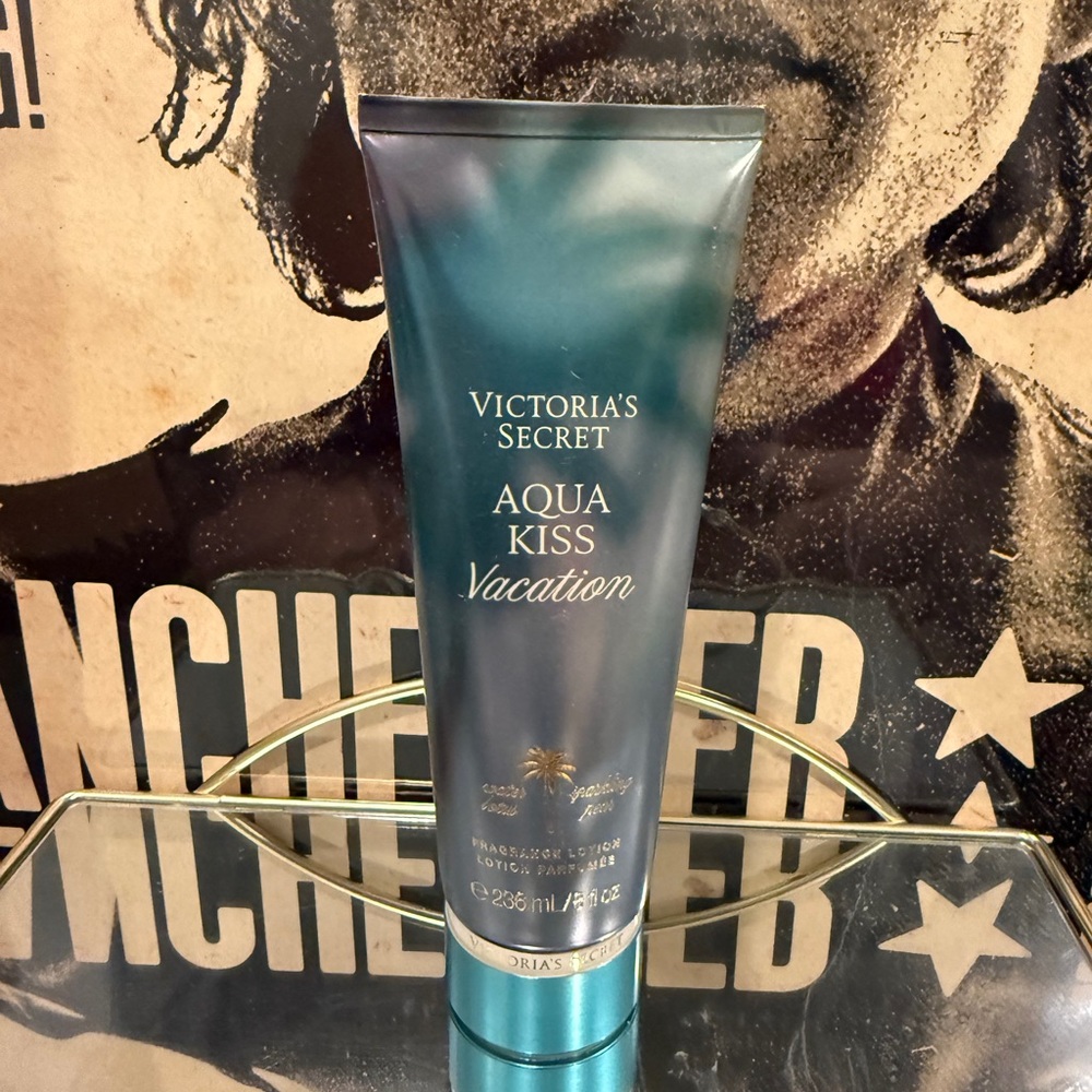 Victoria's Secret Aqua Kiss Vacation Body Lotion - Teal/Blue